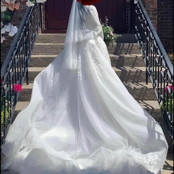 Wedding Dress - Picture 10 of 10